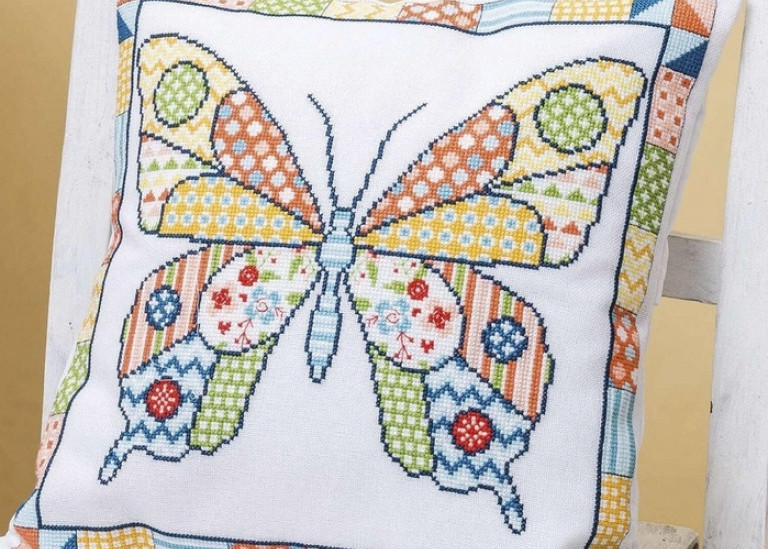 Интерьерная подушка с бабочкой
