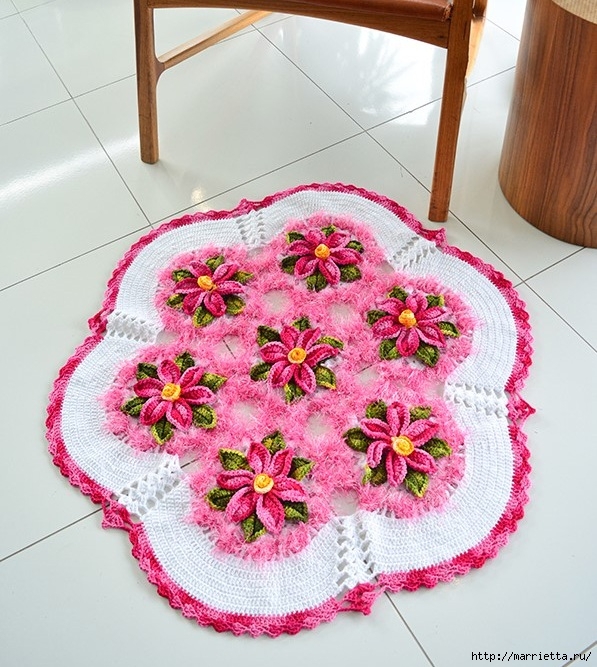 Декоративный цветочный коврик крючком 
